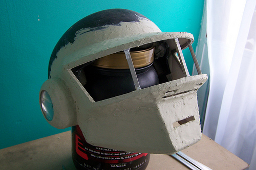 casque daft 9 1ere couche Tutorial : Fabriquer un masque des Daft Punk (Thomas Bangalter)